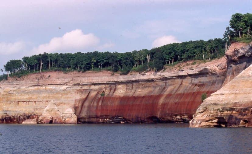 Best Time to Visit Pictured Rocks: A Season-by-Season Guide