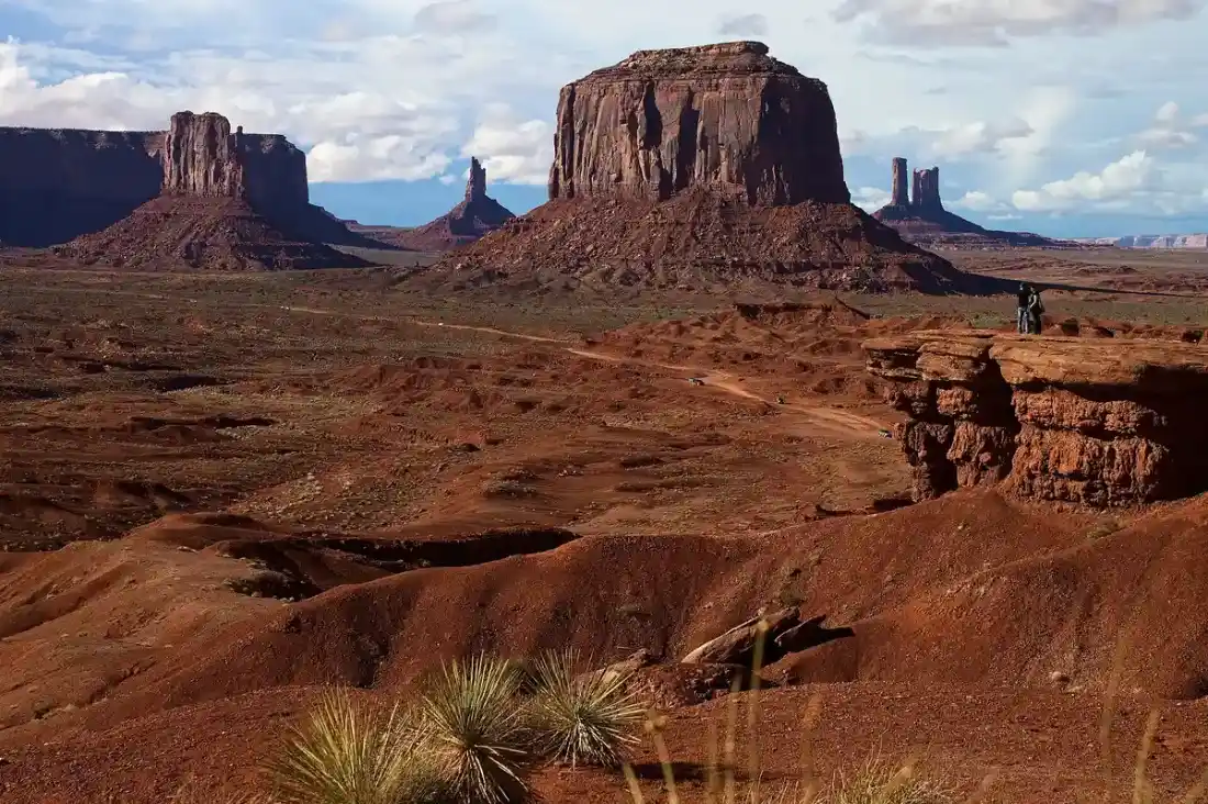 Monument Valley, Navajo-guided valley tour