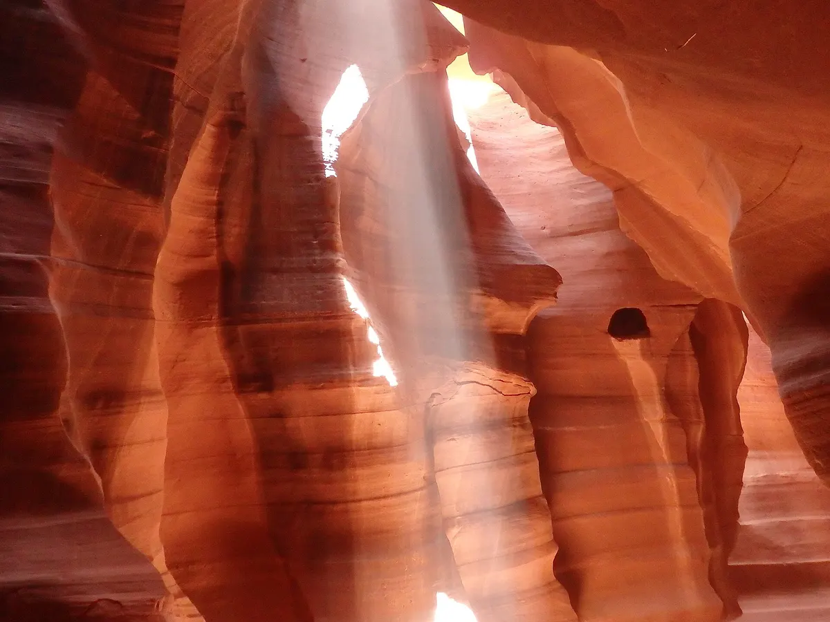 Upper Antelope Canyon · the famous light beams