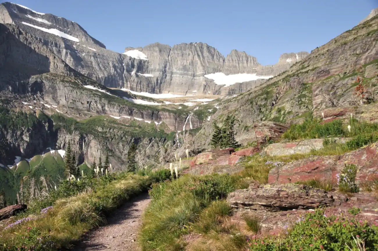 Stay at St. Mary or Many Glacier