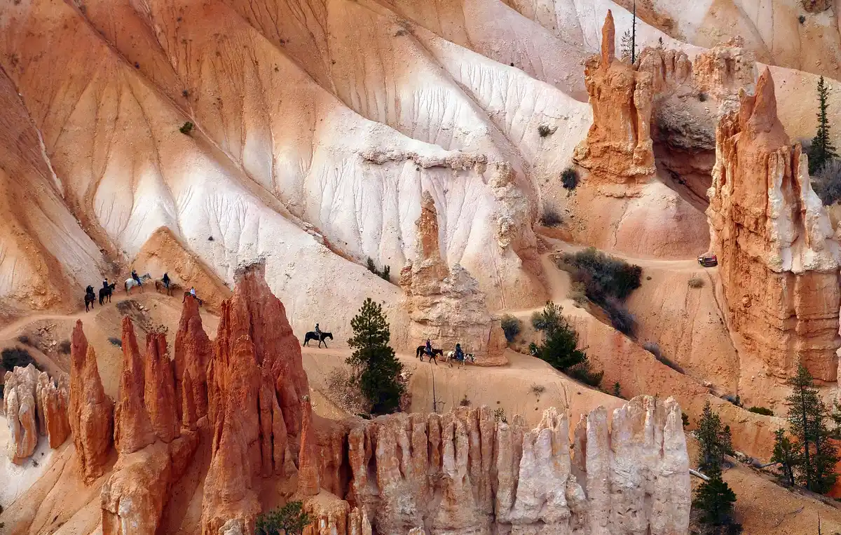 Stay near the Amphitheater, The Lodge at Bryce Canyon · book direct