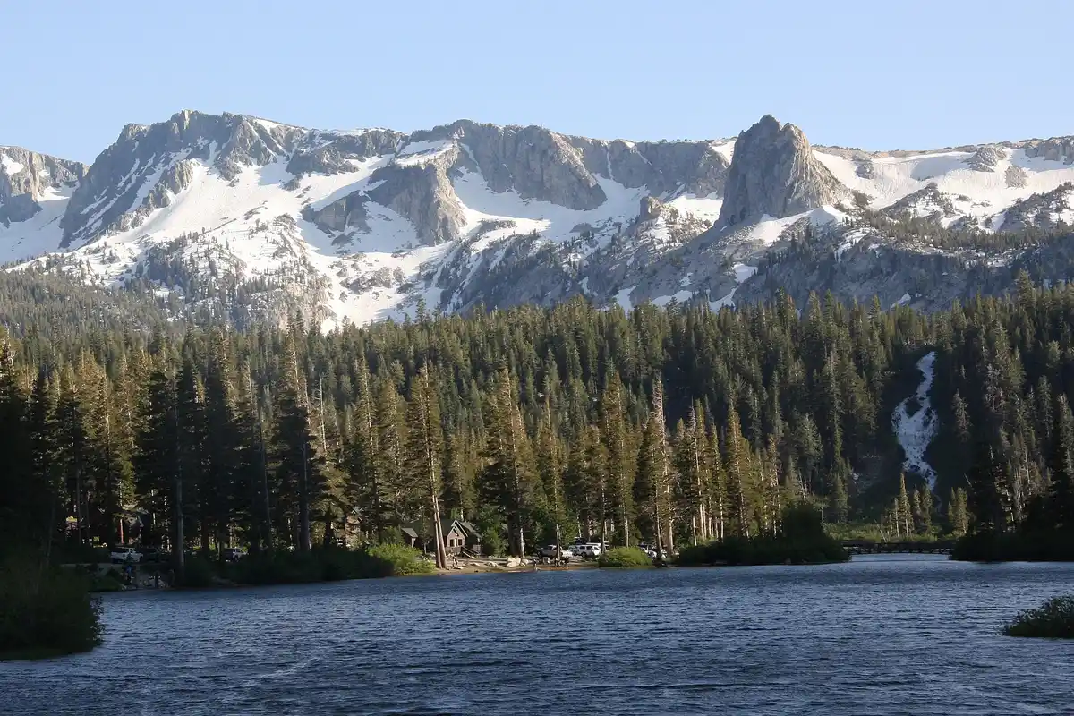 Mammoth Crest · high, exposed ridgeline views The Mammoth Crest with views into the Ritter Range