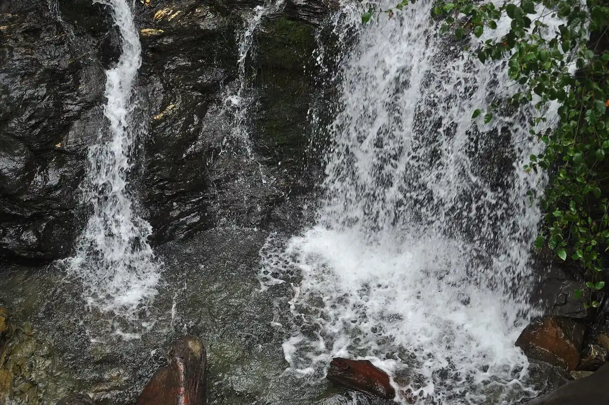 Hike to Rainbow Falls