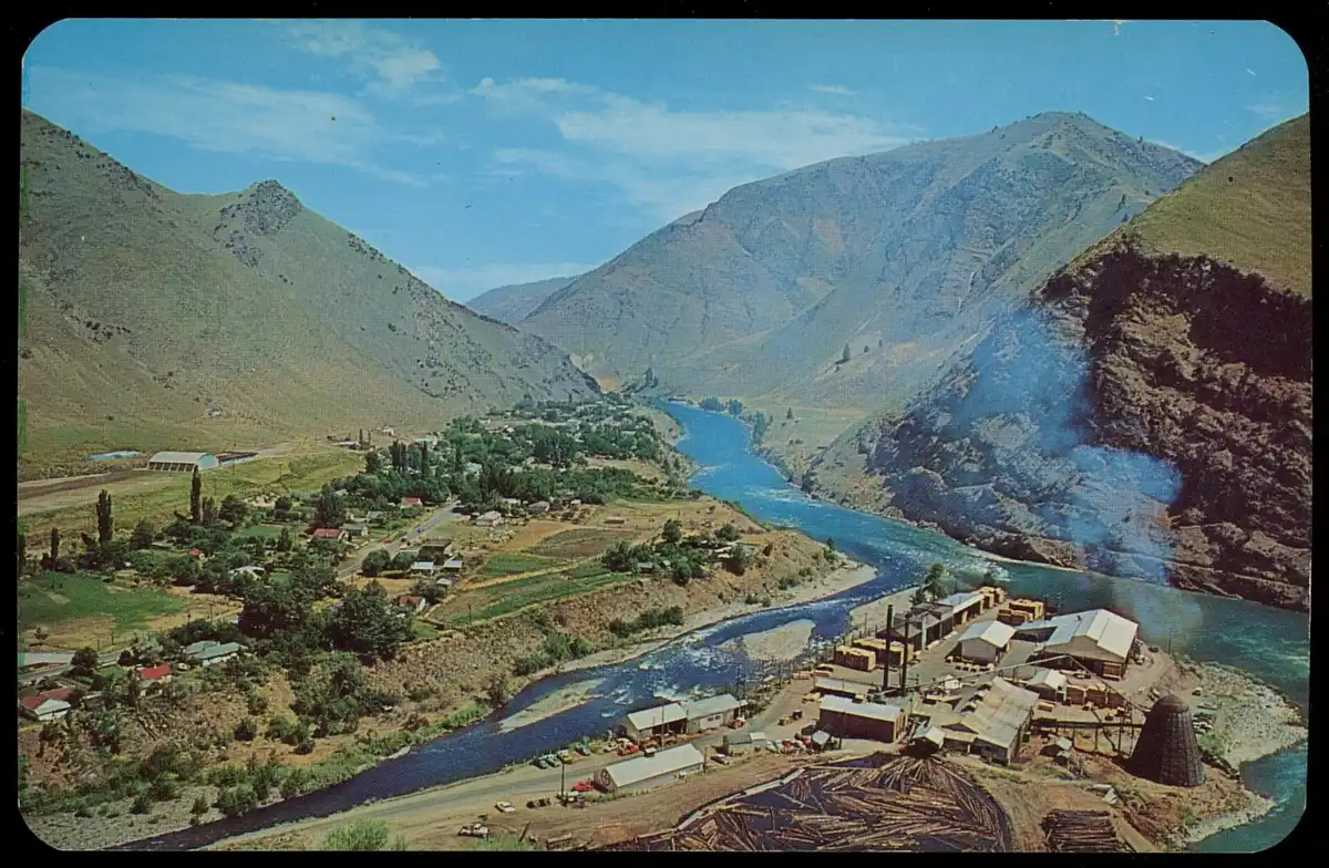 Salmon, Idaho · the gateway to The Frank The town of Salmon, Idaho in the Lemhi Valley