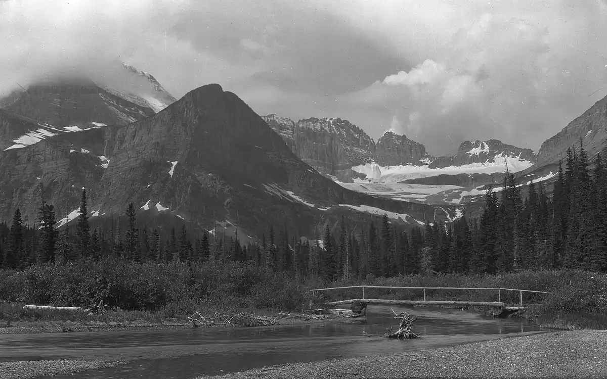 Glacier Park Boat Co. shuttle