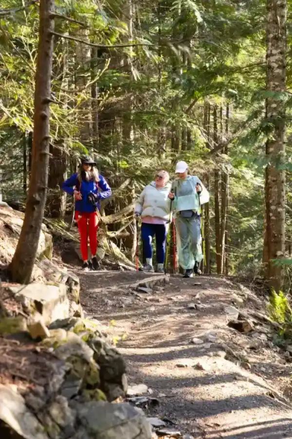 Guided hiking tour near Mount Baker with Yulia