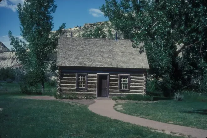 Maltese Cross Cabin · Roosevelt’s first Dakota home