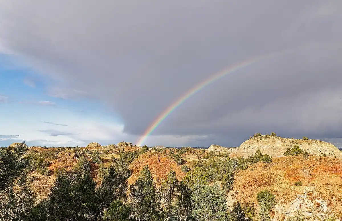 Short badlands hike off the loop